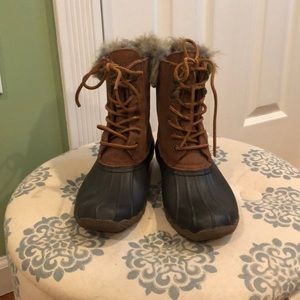 Sperry duck boots with faux fur!